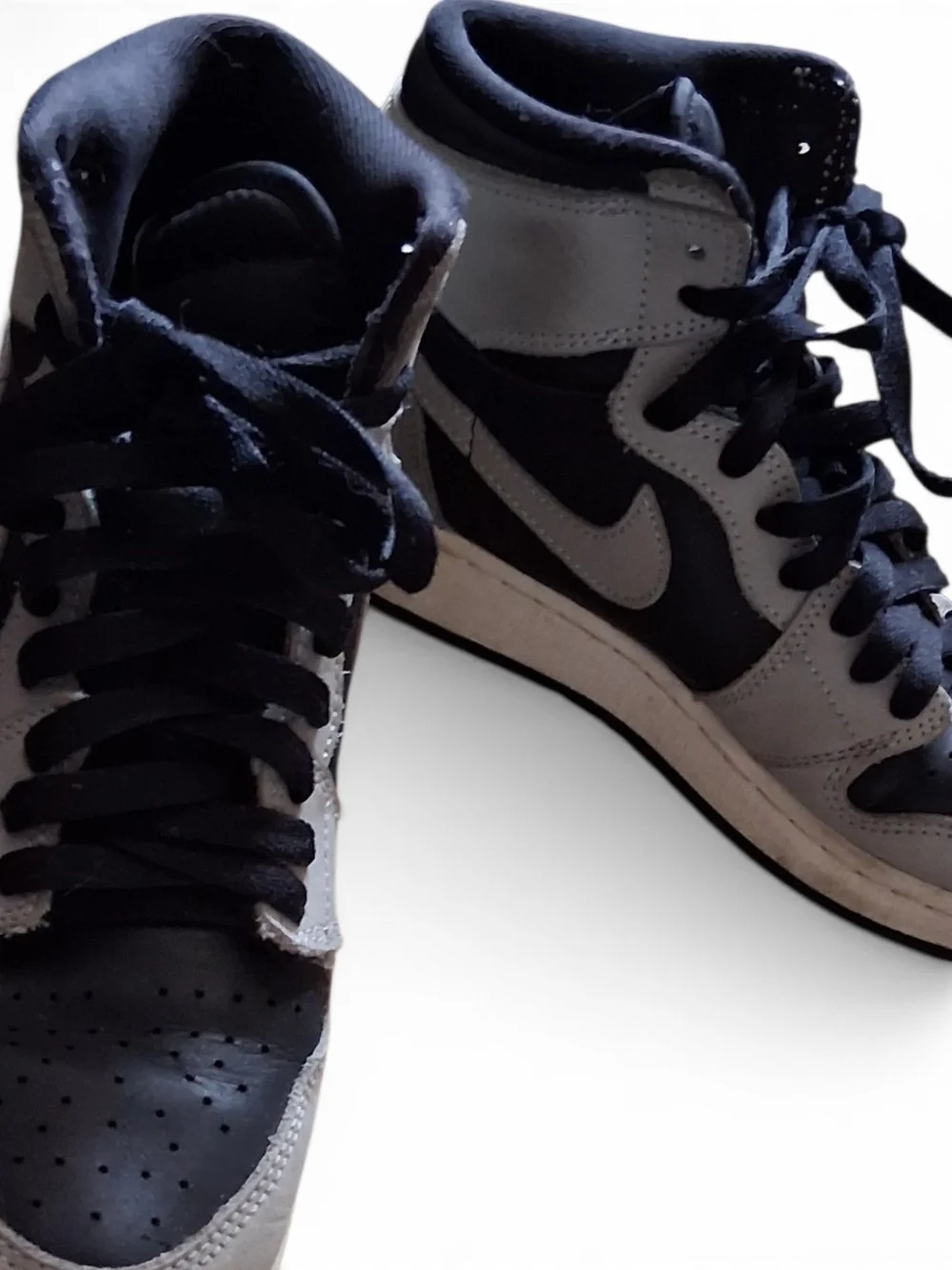 Jordan Kids High-Top Sneakers in Black and Gray size 6